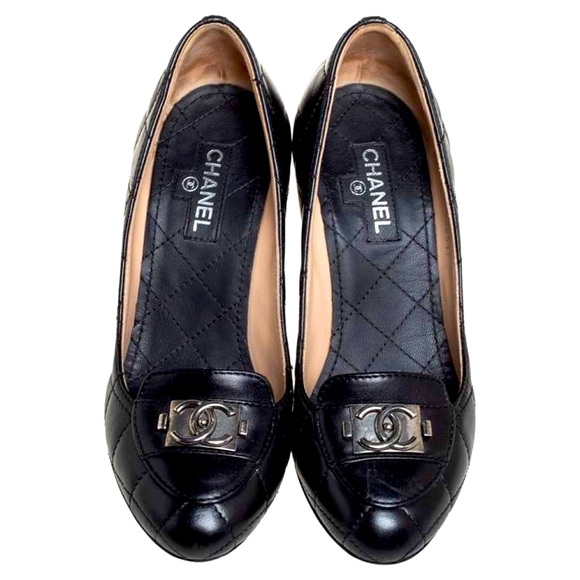 Reserved. CHANEL Black Quilted Heels - Picture 2 of 7